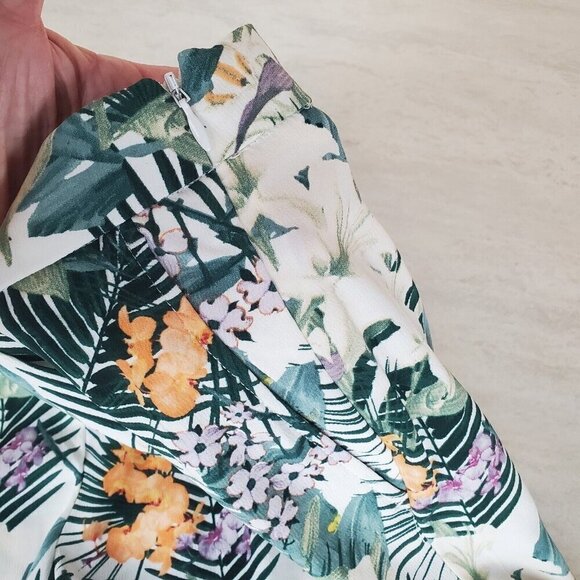 Carolina Belle Shorts Size 12 Floral Tropical Pleated Side Zip Flowy Lightweight - Picture 6 of 13